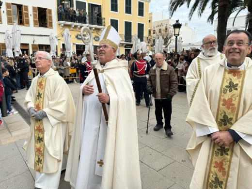 (Fotos y vídeos) Ciutadella revive su historia con los ‘tres tocs’ en el día de Sant Antoni