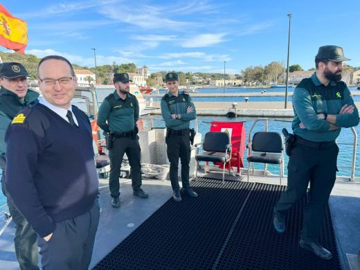 (Fotos) La primera escala del “Isla Pinto” en Maó: un encuentro naval abierto al público