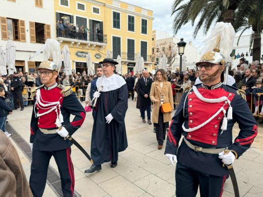 (Fotos y vídeos) Ciutadella revive su historia con los ‘tres tocs’ en el día de Sant Antoni