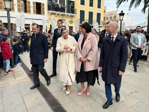 (Fotos y vídeos) Ciutadella revive su historia con los ‘tres tocs’ en el día de Sant Antoni