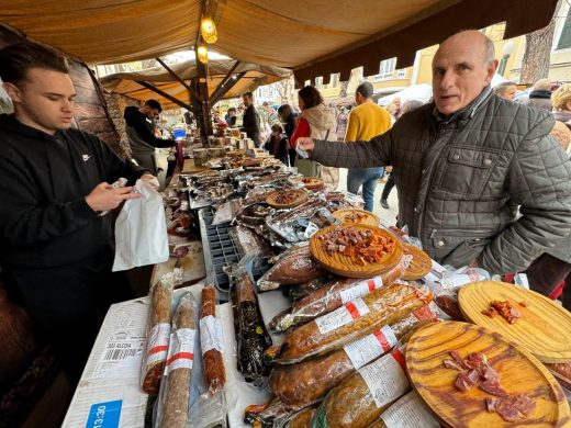 (Fotos y vídeos) Ciutadella revive su historia con los ‘tres tocs’ en el día de Sant Antoni