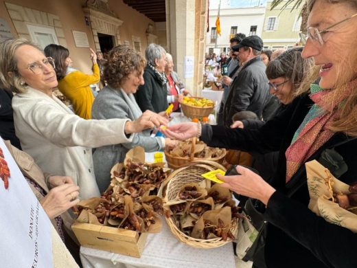 (Fotos y vídeos) Ciutadella revive su historia con los ‘tres tocs’ en el día de Sant Antoni