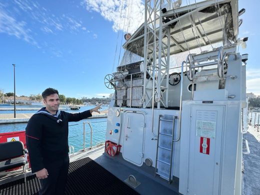 (Fotos) La primera escala del “Isla Pinto” en Maó: un encuentro naval abierto al público