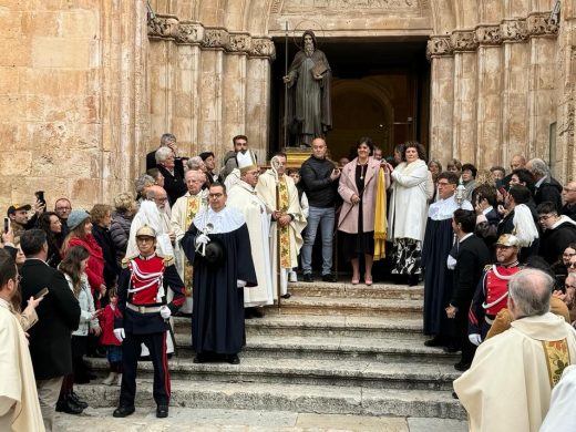 (Fotos y vídeos) Ciutadella revive su historia con los ‘tres tocs’ en el día de Sant Antoni