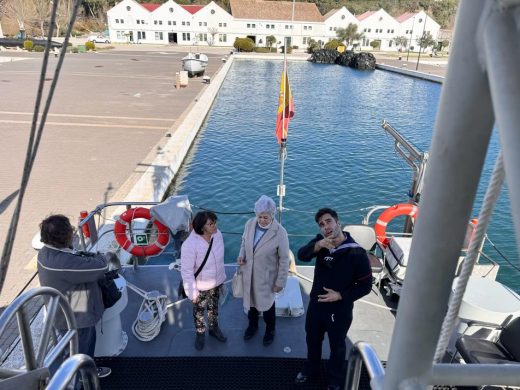 (Fotos) La primera escala del “Isla Pinto” en Maó: un encuentro naval abierto al público