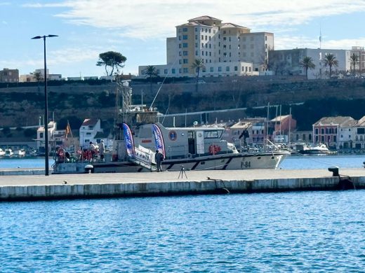 (Fotos) La primera escala del “Isla Pinto” en Maó: un encuentro naval abierto al público