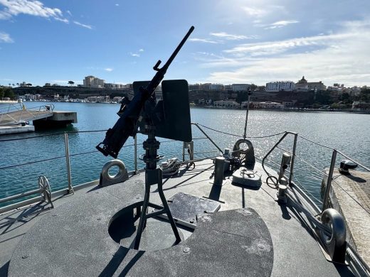 (Fotos) La primera escala del “Isla Pinto” en Maó: un encuentro naval abierto al público