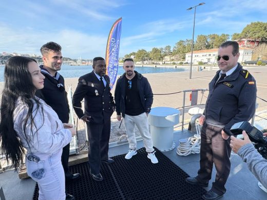 (Fotos) La primera escala del “Isla Pinto” en Maó: un encuentro naval abierto al público