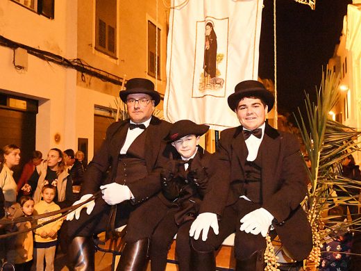 (Fotos) Menorca vive su víspera de Sant Antoni más animada