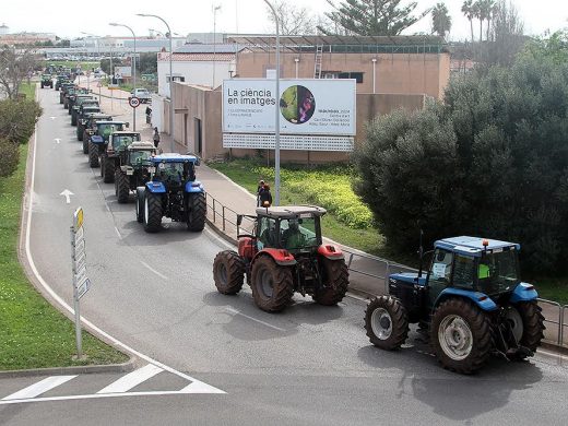 (Fotos) El campo menorquín se moviliza: así ha sido la ‘tractorada’