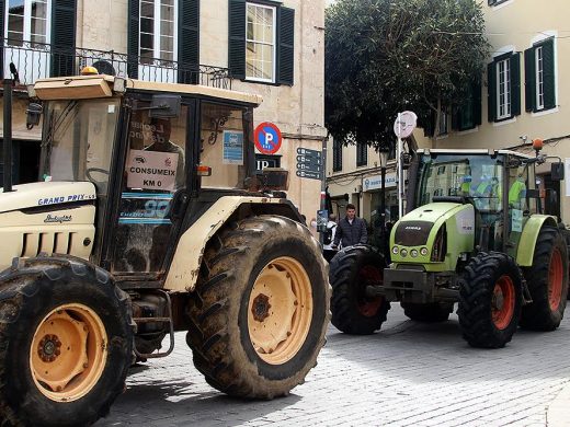 (Fotos) El campo menorquín se moviliza: así ha sido la ‘tractorada’