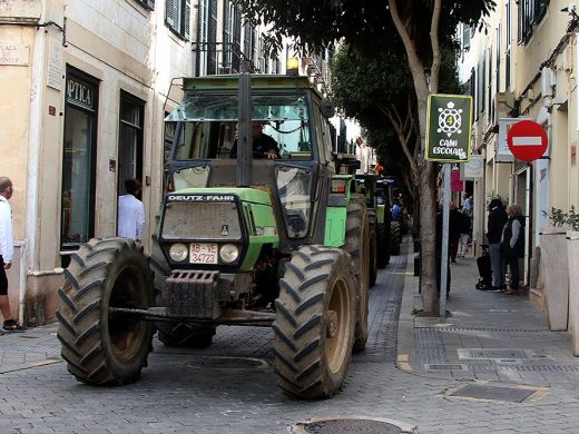 (Fotos) El campo menorquín se moviliza: así ha sido la ‘tractorada’