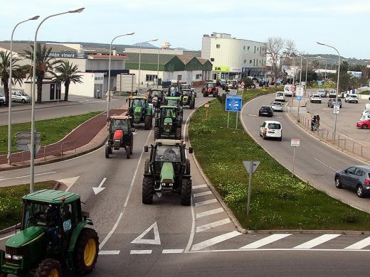 (Fotos) El campo menorquín se moviliza: así ha sido la ‘tractorada’