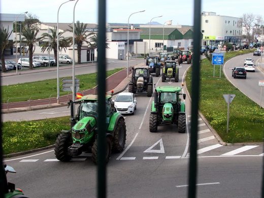 (Fotos) El campo menorquín se moviliza: así ha sido la ‘tractorada’