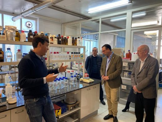 El conseller Alejandro Sáenz de San Pedro durante su visita el centro tecnológico PIMELAB.