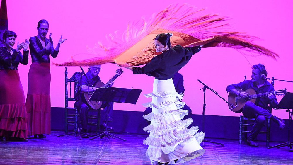 Actuación en el Día de Andalucía celebrado en el Teatro Principal de Maó (Foto: Tolo Mercadal)