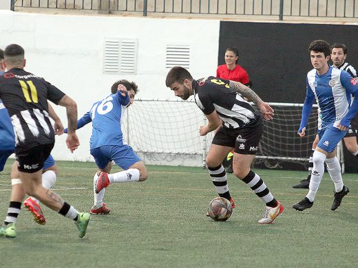 (Fotos) Un efectivo Alcudia se lleva el triunfo de Los Pinos