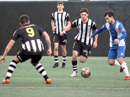 (Fotos) Un efectivo Alcudia se lleva el triunfo de Los Pinos