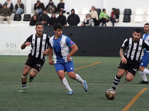 (Fotos) Un efectivo Alcudia se lleva el triunfo de Los Pinos