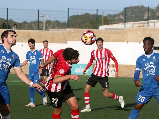 (Fotos) Cardeno deja al Mercadal sin triunfo ante el Collerense