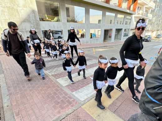 (Fotos) El carnaval llega a Maó con la rúa infantil