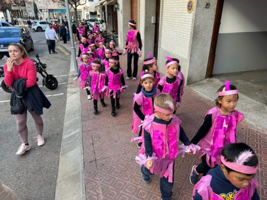 (Fotos) El carnaval llega a Maó con la rúa infantil