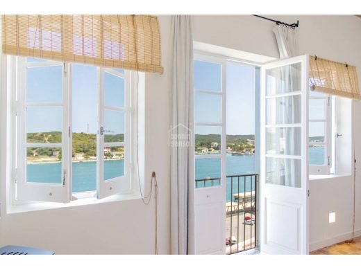 (Fotos) A la venta una impresionante vivienda con vistas al puerto de Maó por 2’9 millones