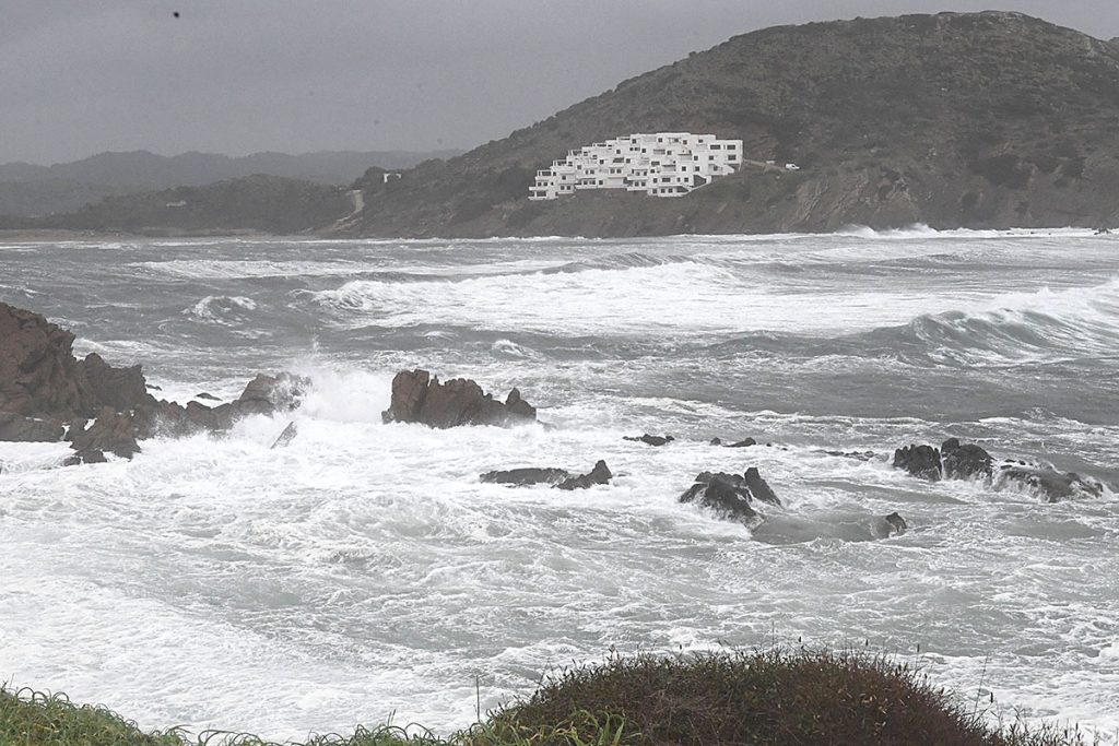 Temporal en el norte de Menorca (Foto: Tolo Mercadal)