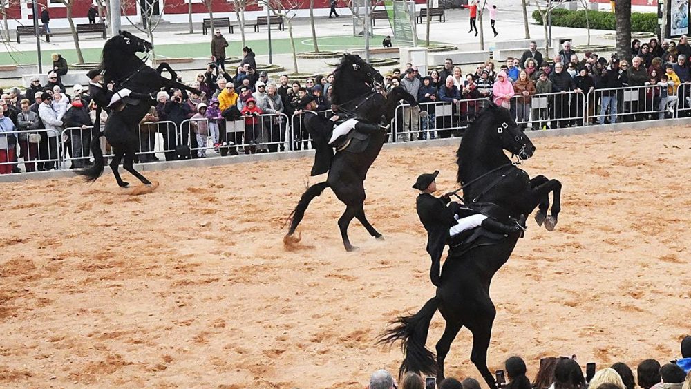 Doma tradicional menorquina en la Plaça de s'Esplanada.