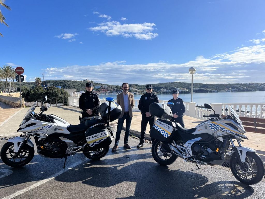 El Ajuntament de Maó incorpora dos nuevas motocicletas a la flota de la Policía Local.