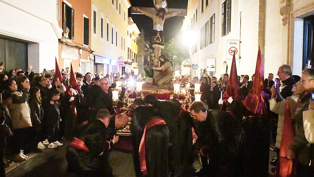 Un momento de la procesión (Fotos: Tolo Mercadal)