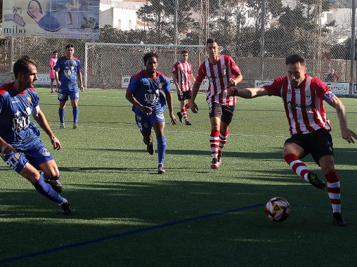 (Fotos) El Mercadal reacciona a tiempo para ganar 2-1 al Portmany