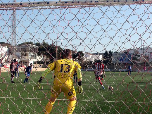 (Fotos) El Mercadal reacciona a tiempo para ganar 2-1 al Portmany