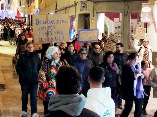 (Fotos) 250 personas se manifiestan en Maó en el Día de la Mujer