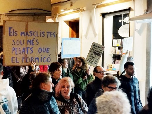 (Fotos) 250 personas se manifiestan en Maó en el Día de la Mujer