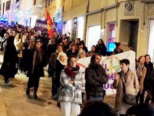 (Fotos) 250 personas se manifiestan en Maó en el Día de la Mujer