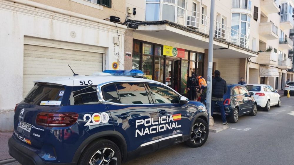 La Policía Nacional está finalizando el último de los tres registros.