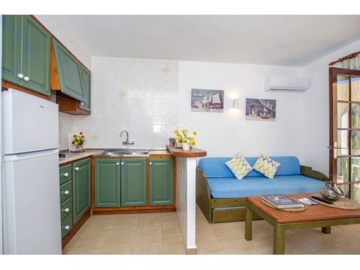 (Fotos) Sale a la venta un complejo de 20 apartamentos en Ciutadella por 3’5 millones