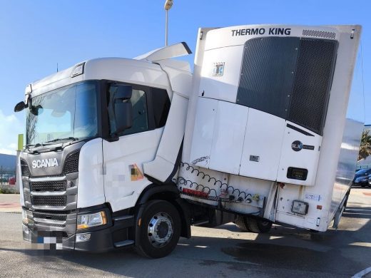 (Fotos) Un tráiler se desliga de su camión en calle França y provoca el cierre temporal del tráfico