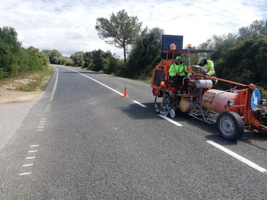 Obras de señalización vial en marcha en el tramo Me-22 de Ferreries