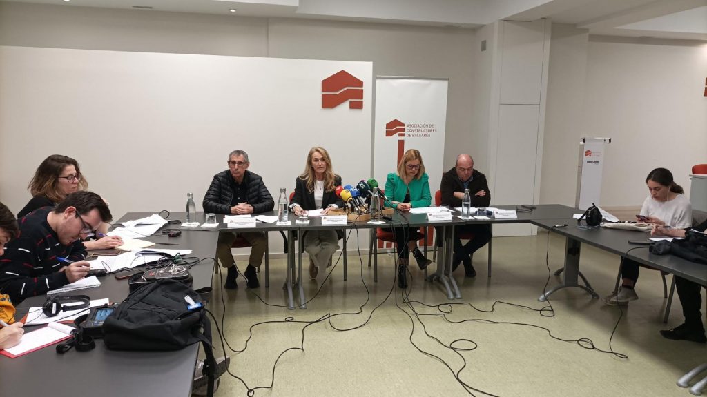 Rueda de prensa celebrada hoy por la Asociación de Constructores de Baleares