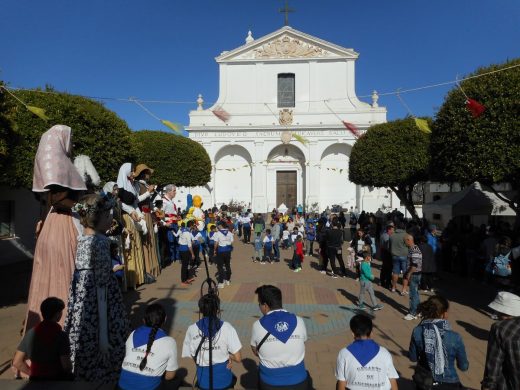 (Fotos) Música y baile para recibir a ‘Joan Flametes’ en Sant Lluís