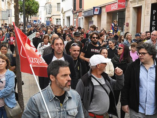 (Fotos) 500 personas piden un puerto de Maó fuera de la OTAN