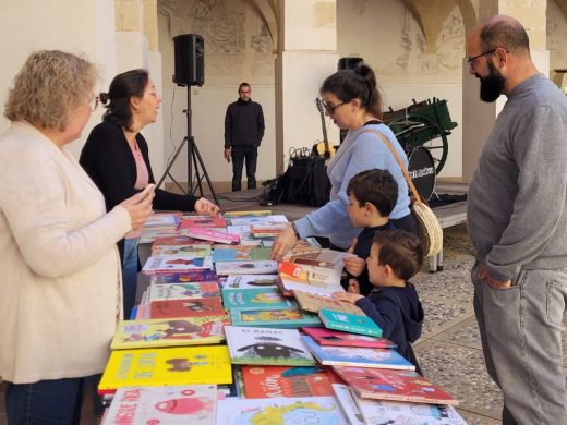 (Fotos) Éxito de la Feria del Libro en Alaior