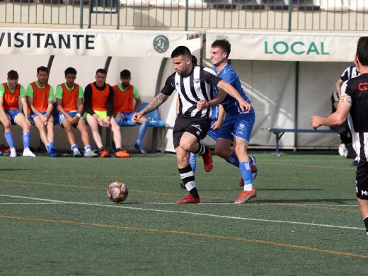 (Fotos) El Alaior se sobrepone a la presión y gana al Binissalem 1-0