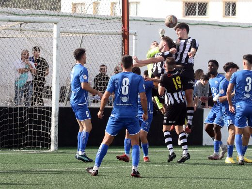 (Fotos) El Alaior se sobrepone a la presión y gana al Binissalem 1-0