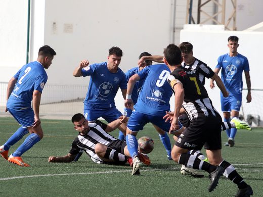 (Fotos) El Alaior se sobrepone a la presión y gana al Binissalem 1-0