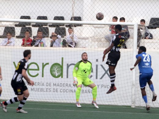 (Fotos) El Alaior se sobrepone a la presión y gana al Binissalem 1-0