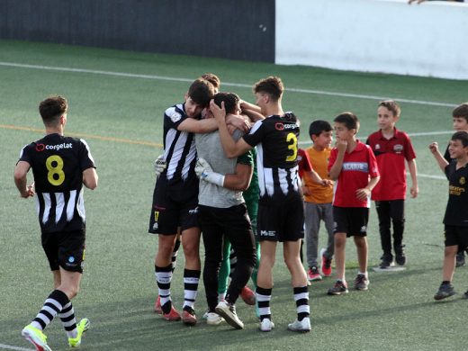 (Fotos) El Alaior se sobrepone a la presión y gana al Binissalem 1-0