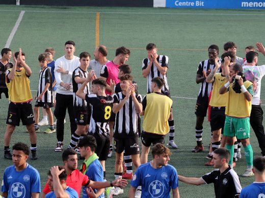 (Fotos) El Alaior se sobrepone a la presión y gana al Binissalem 1-0